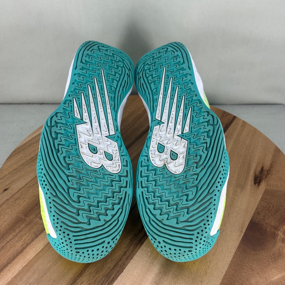 New Balance Fresh Foam Lav V2 Womens Tennis Shoes Yellow Green Size 12 Wide - Picture 7 of 8